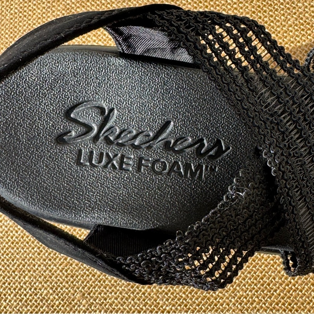 SKECHERS RUMBLE UP - CLOUD CHASER Women’s 8.5 Black Wedge Sandals - Picture 4 of 8